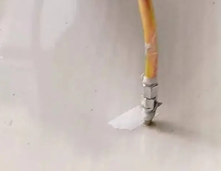 镇宁瓷砖空鼓维修公司专业解答在瓷砖铺贴过程中，如果使用的砂料过粗（如全部使用了粗砂），可能会导致以下问题